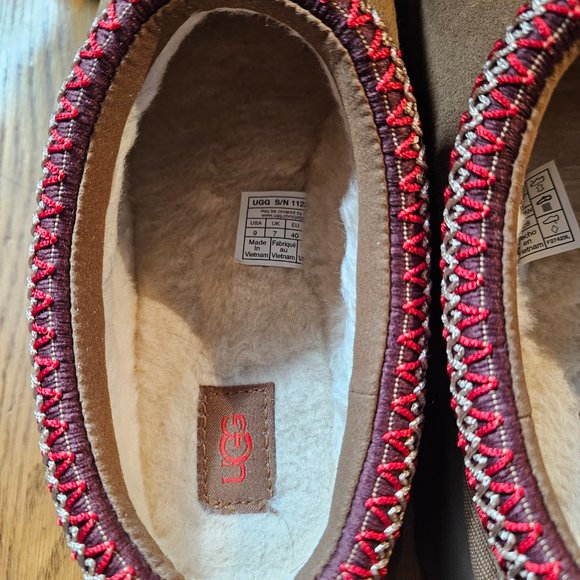 Like New - UGG Tazz Womens Platform  Size 9 - Picture 8 of 10